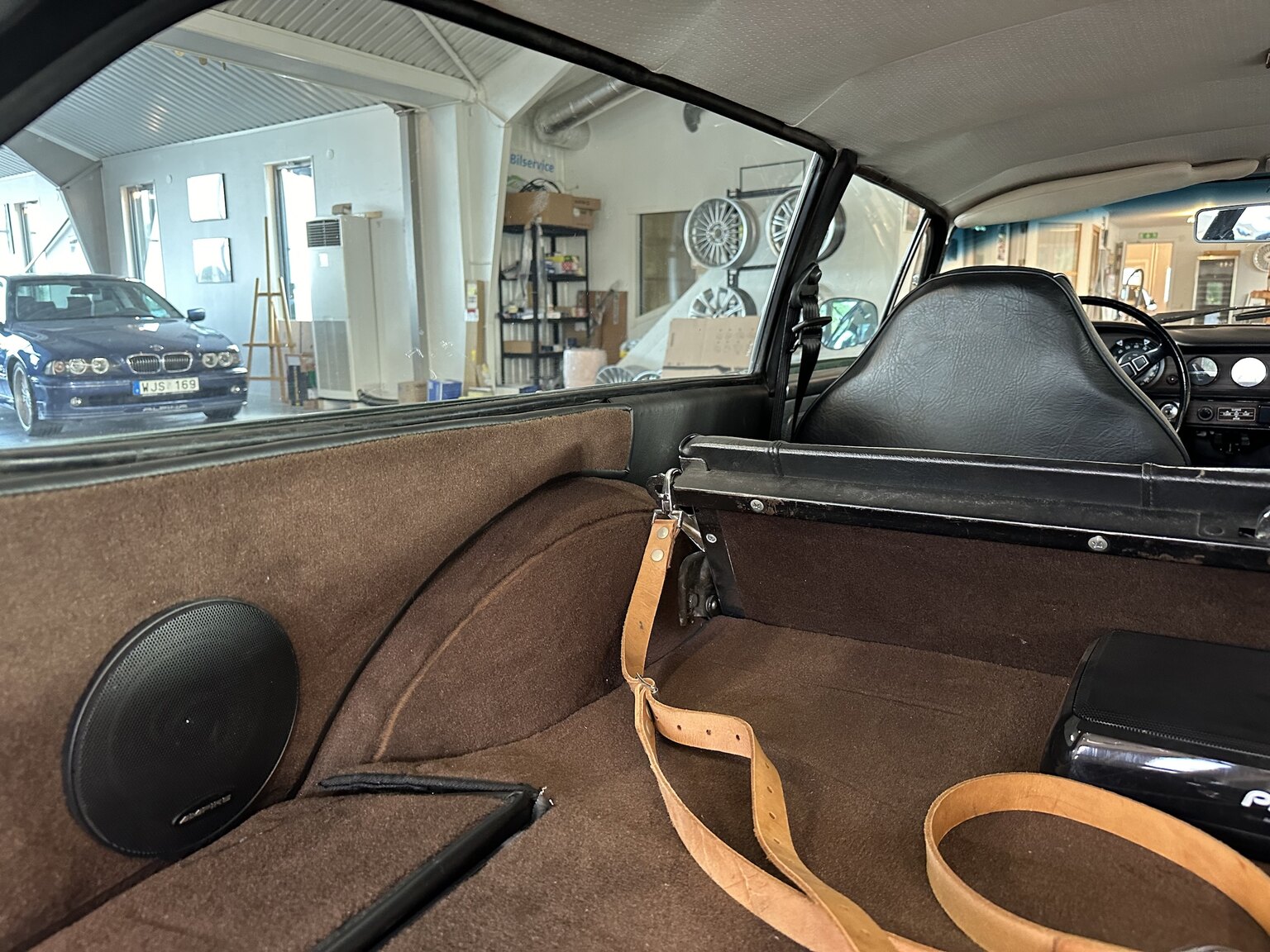 Interior image of 1973 Volvo 1800 ES (36)