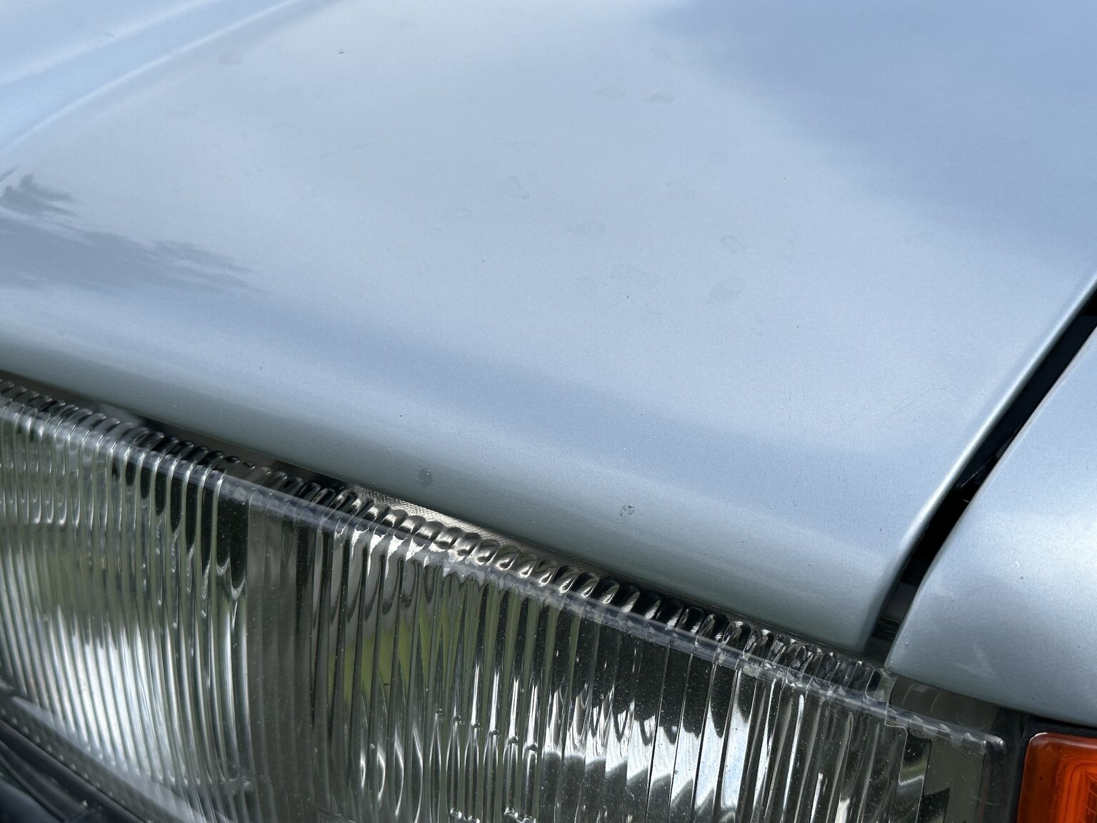 Exteriörbild på 1984 Mercedes-Benz 230 CE