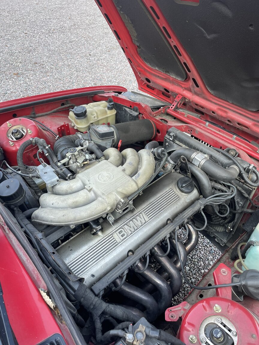 Image of 1987 BMW 320i mechanics