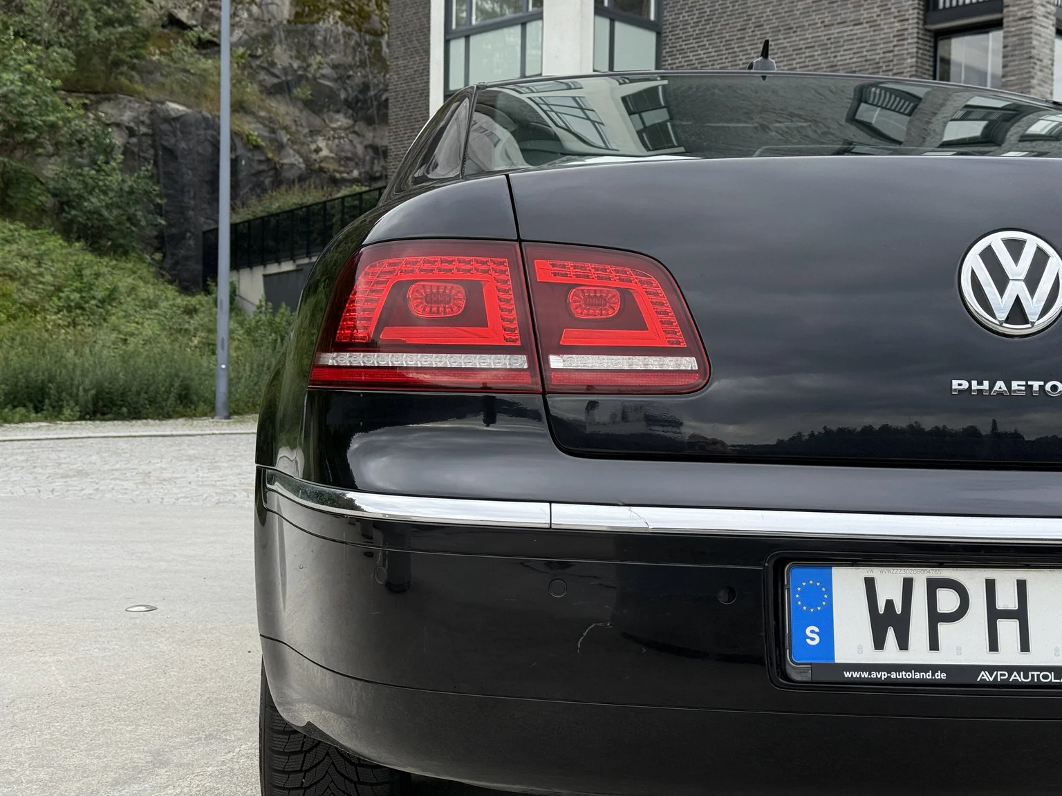 Exterior image of 2013 Volkswagen Phaeton 3.0 TDI (9)