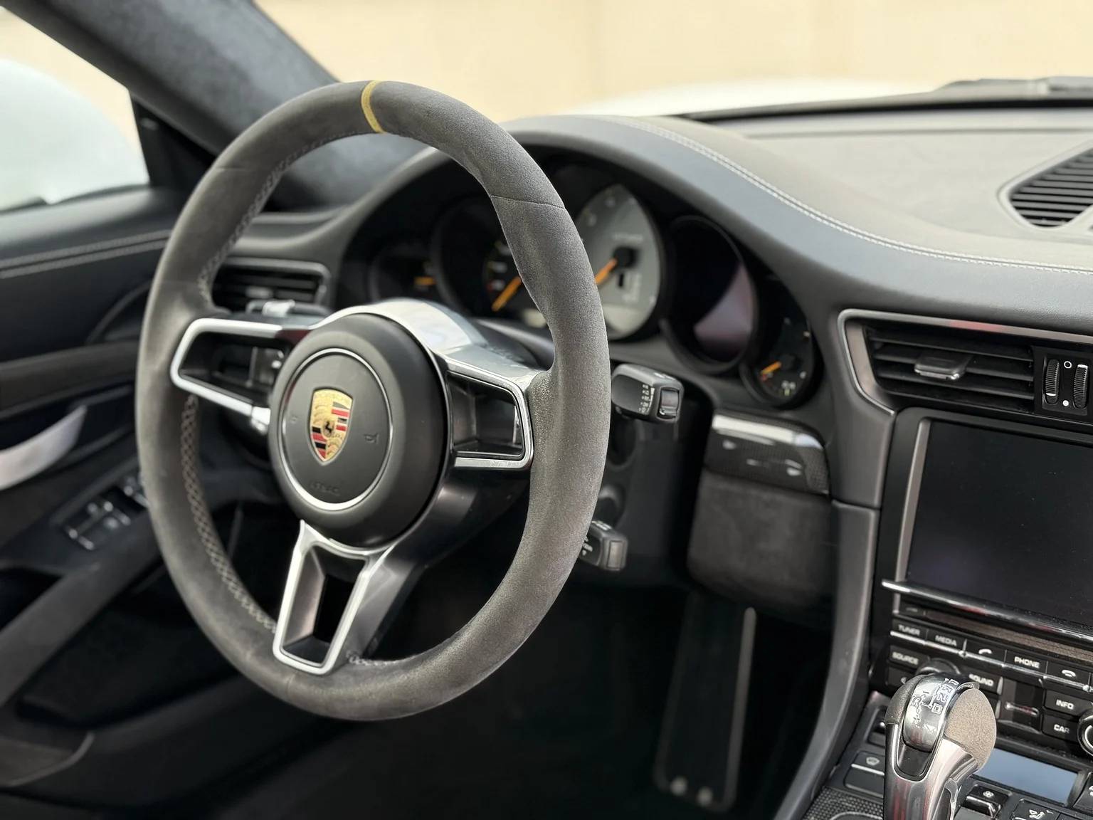 Interior image of 2016 Porsche 911 GT3 RS (26)