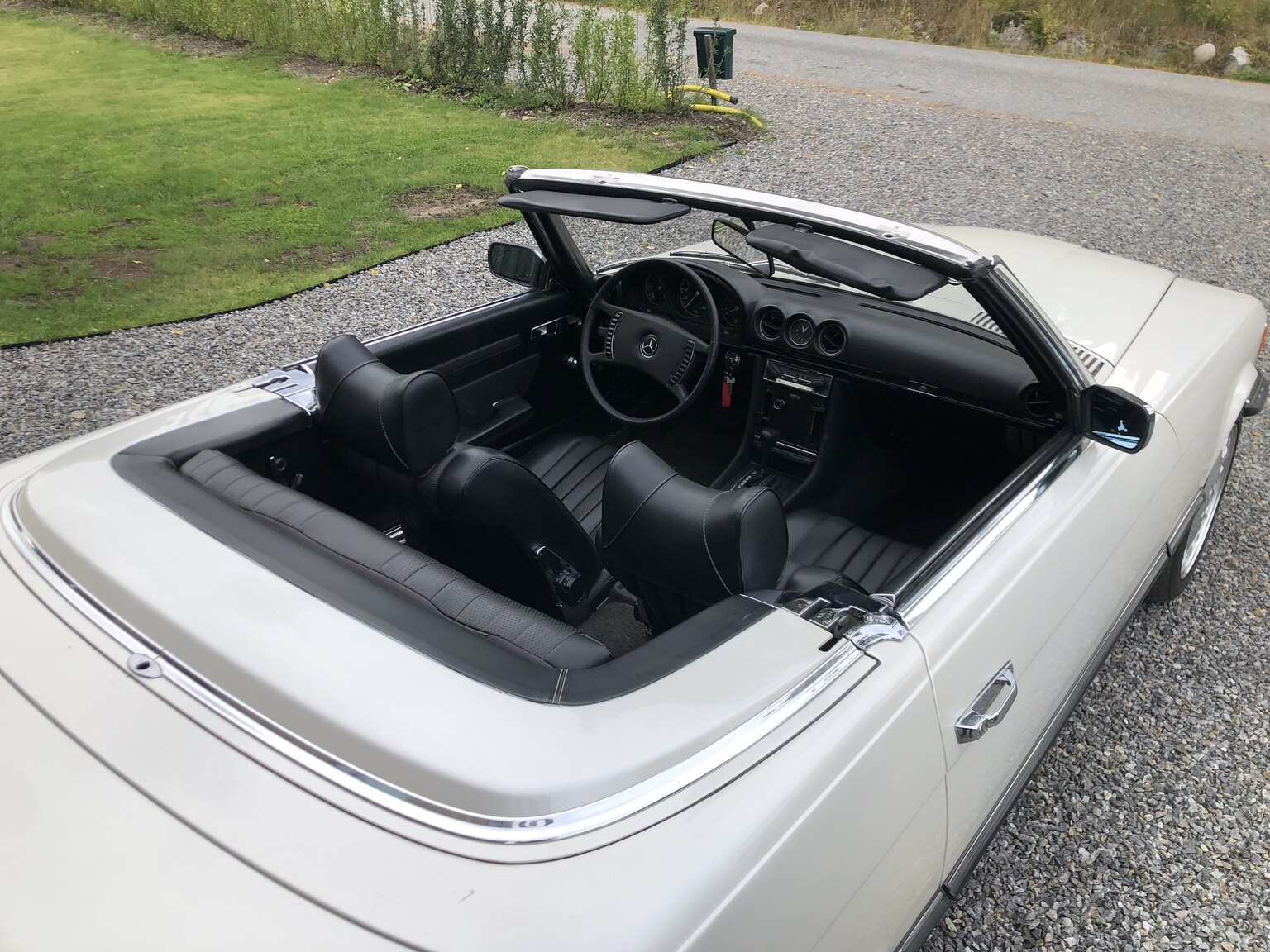 Exteriörbild på 1972 Mercedes-Benz 350 SL