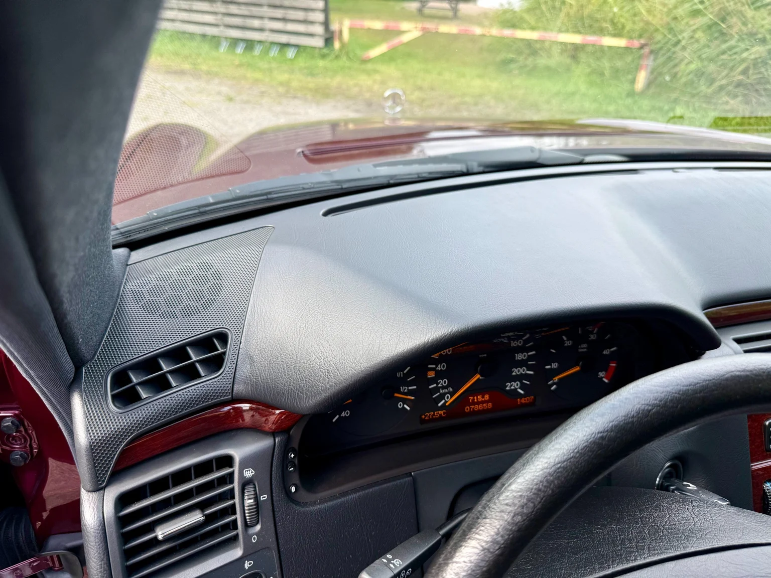 Interior image of 1997 Mercedes-Benz E 290 TD (26)