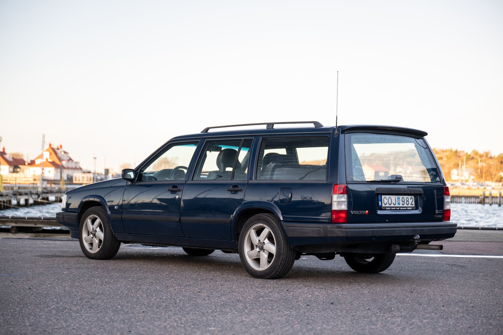 Exterior image of 1998 Volvo 940 Turbo
