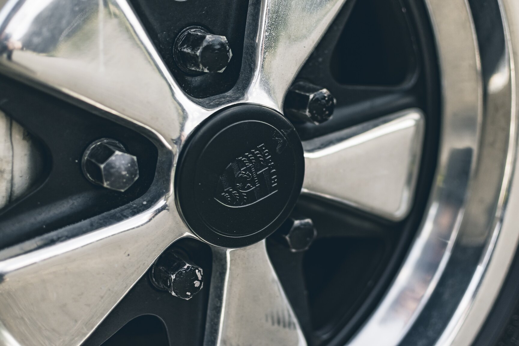 Exterior image of Porsche 911 Carrera (17)