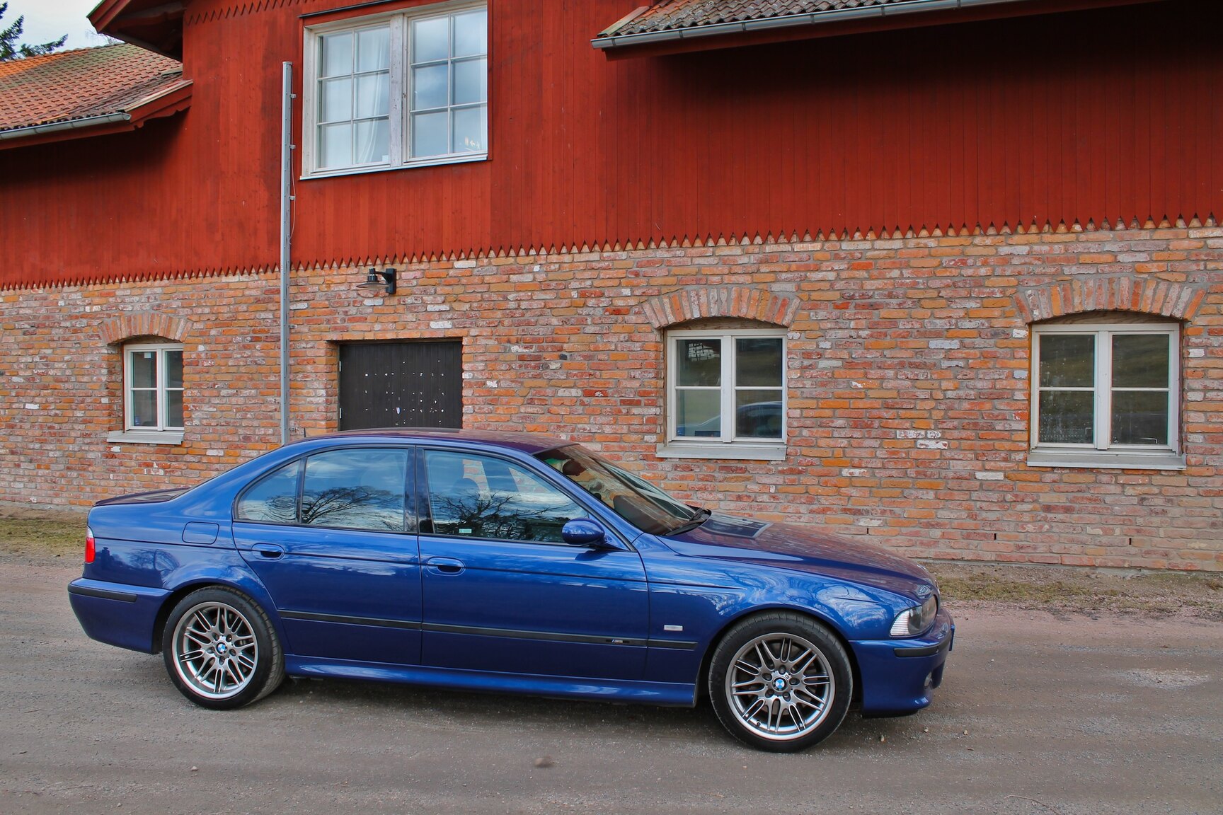 Exteriörbild på 2003 BMW M5