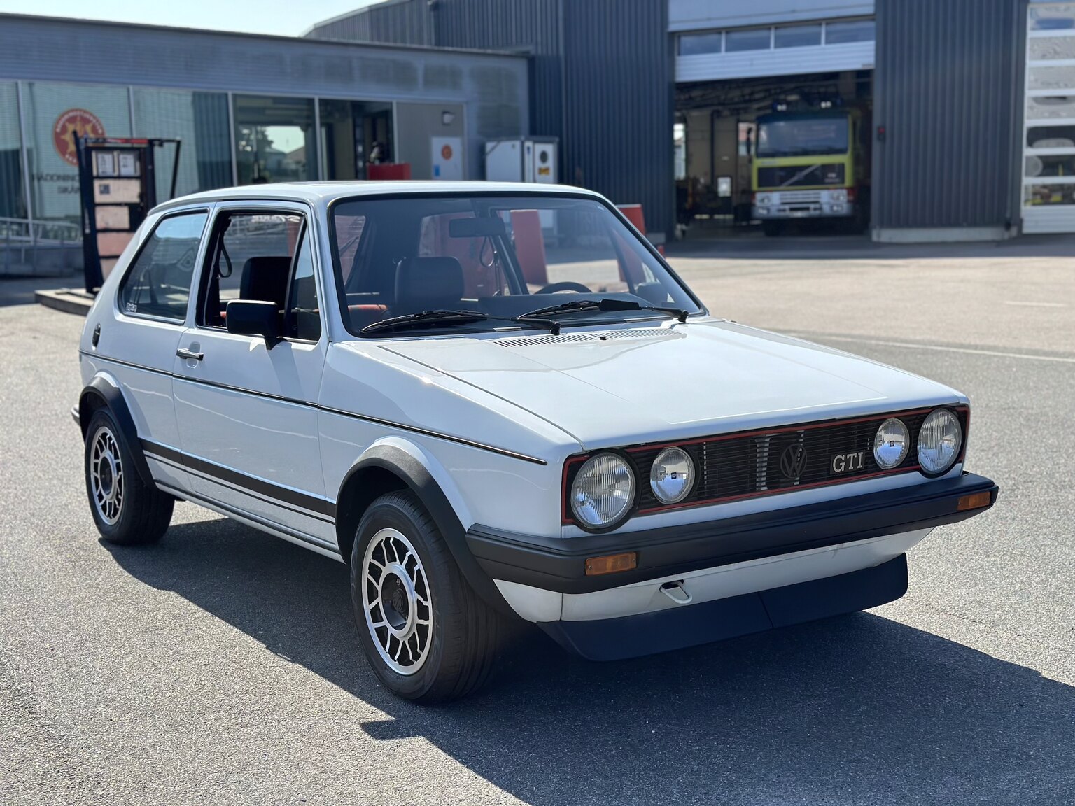 Exteriörbild på 1984 Volkswagen Golf GTI 
