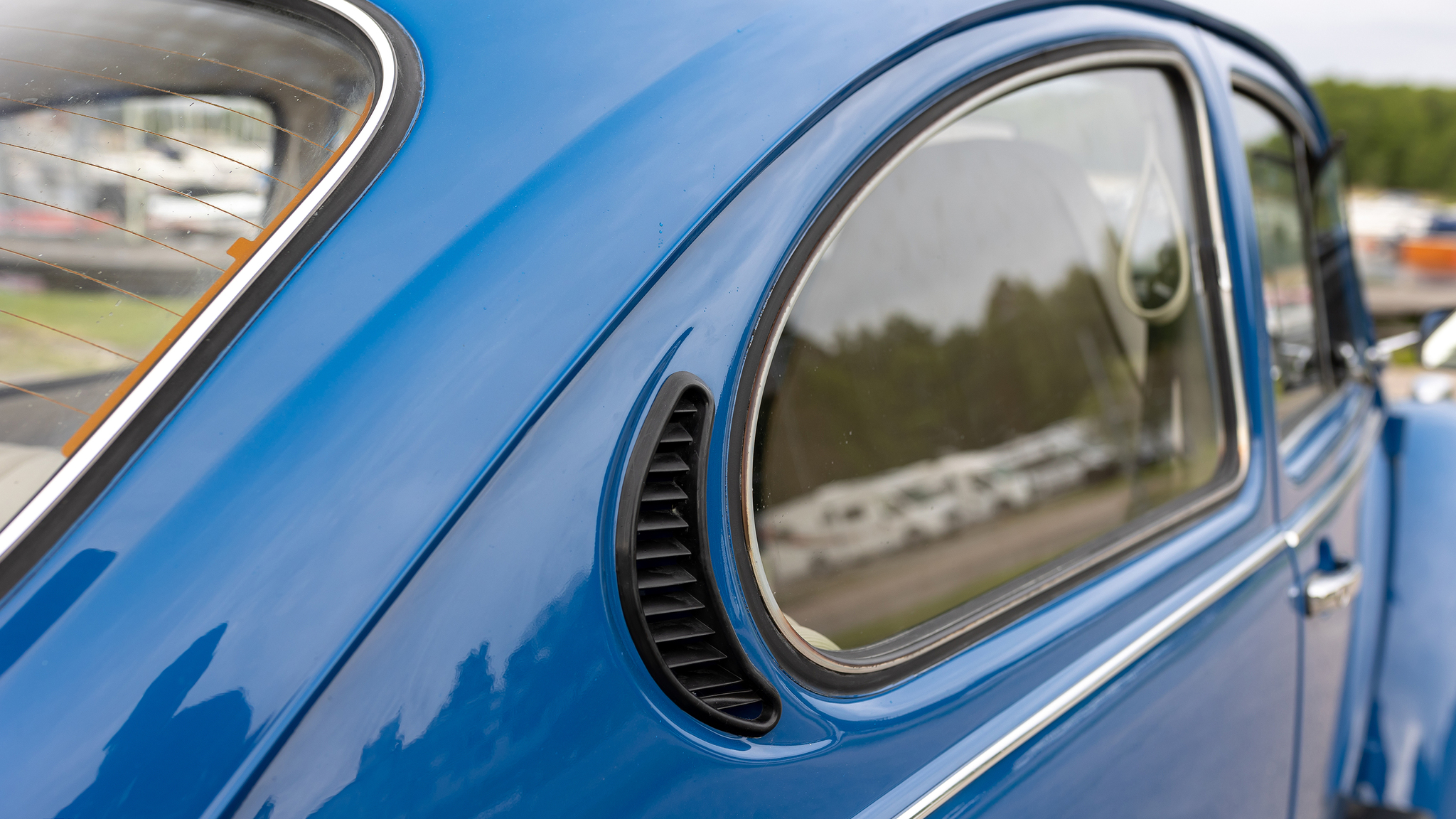 Exterior image of 1973 Volkswagen Beetle 1303S 1600 (23)