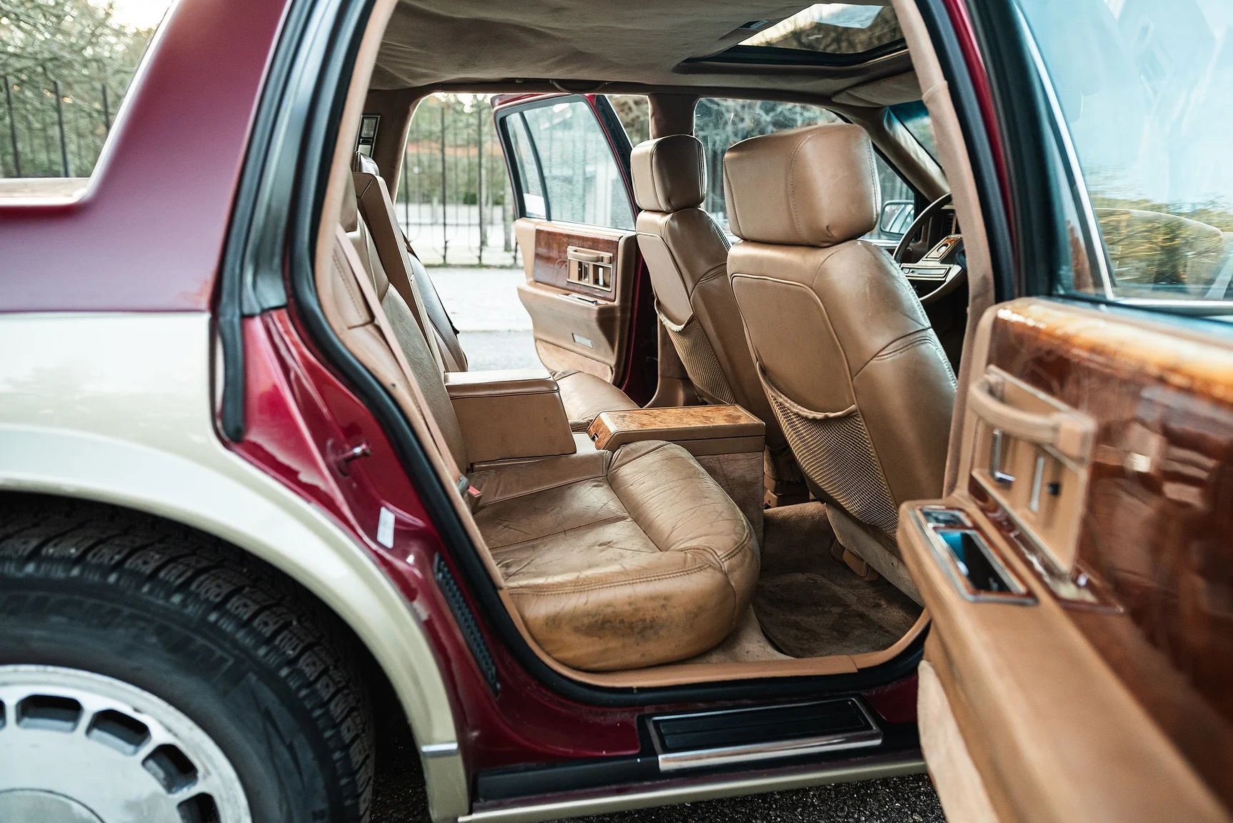 Interior image of 1989 Cadillac Seville (48)