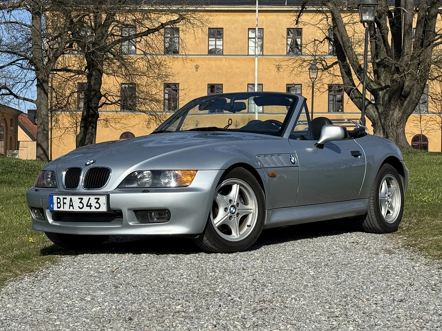 Exterior image of 1996 BMW Z3 1.8 Z3 (1)