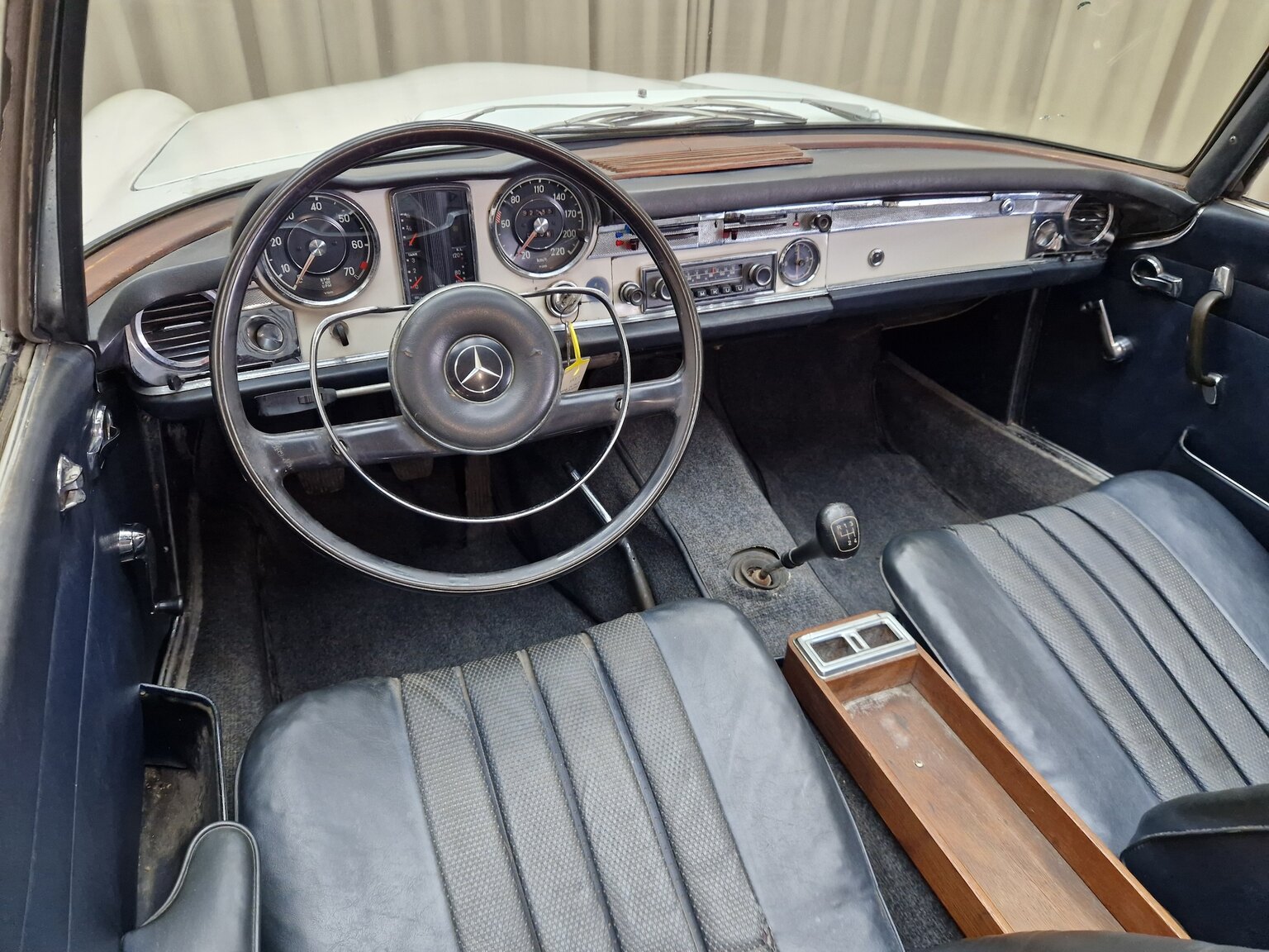 Interior image of 1964 Mercedes-Benz 230SL Pagoda