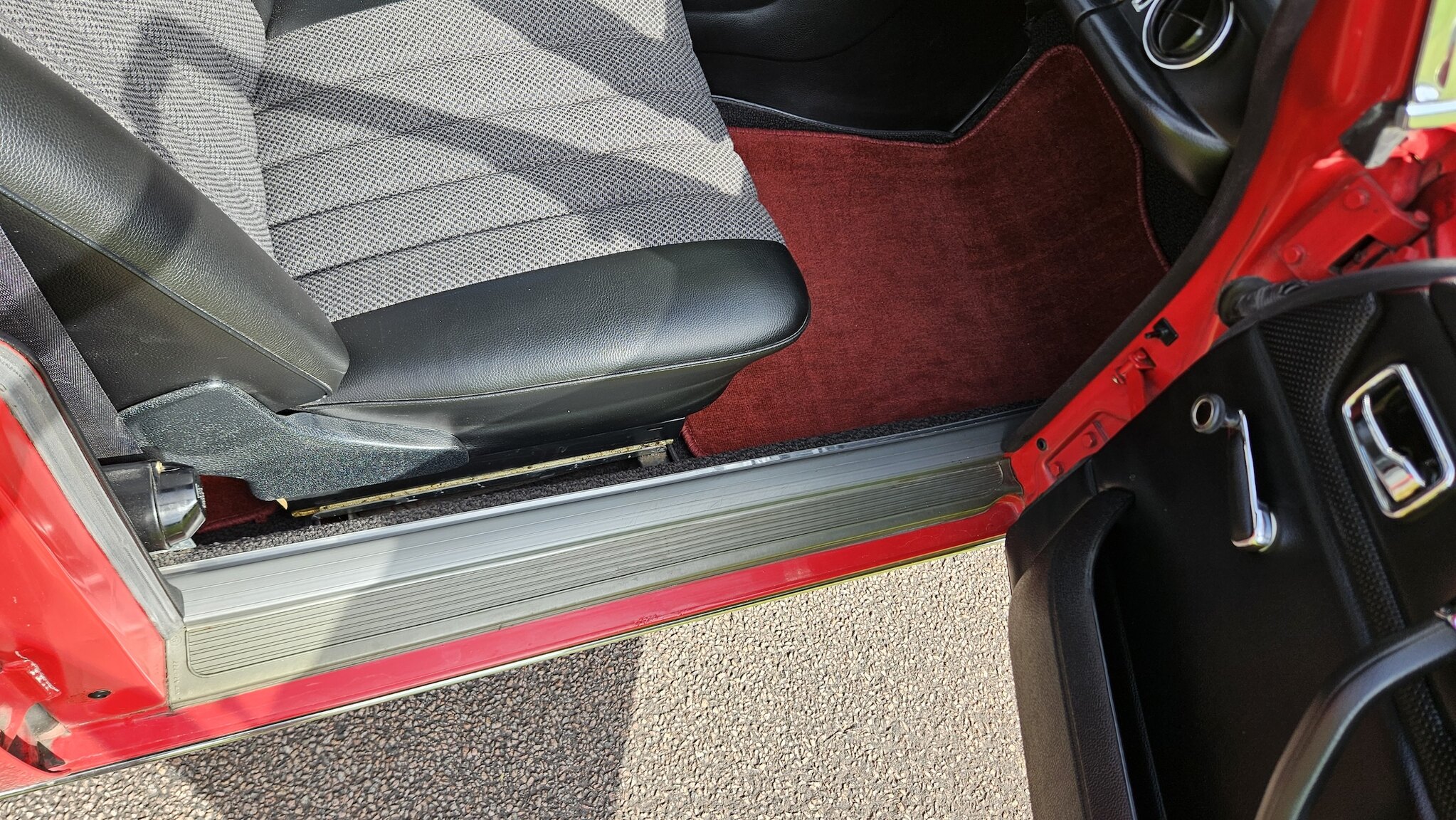 Interior image of 1975 Mercedes-Benz 200