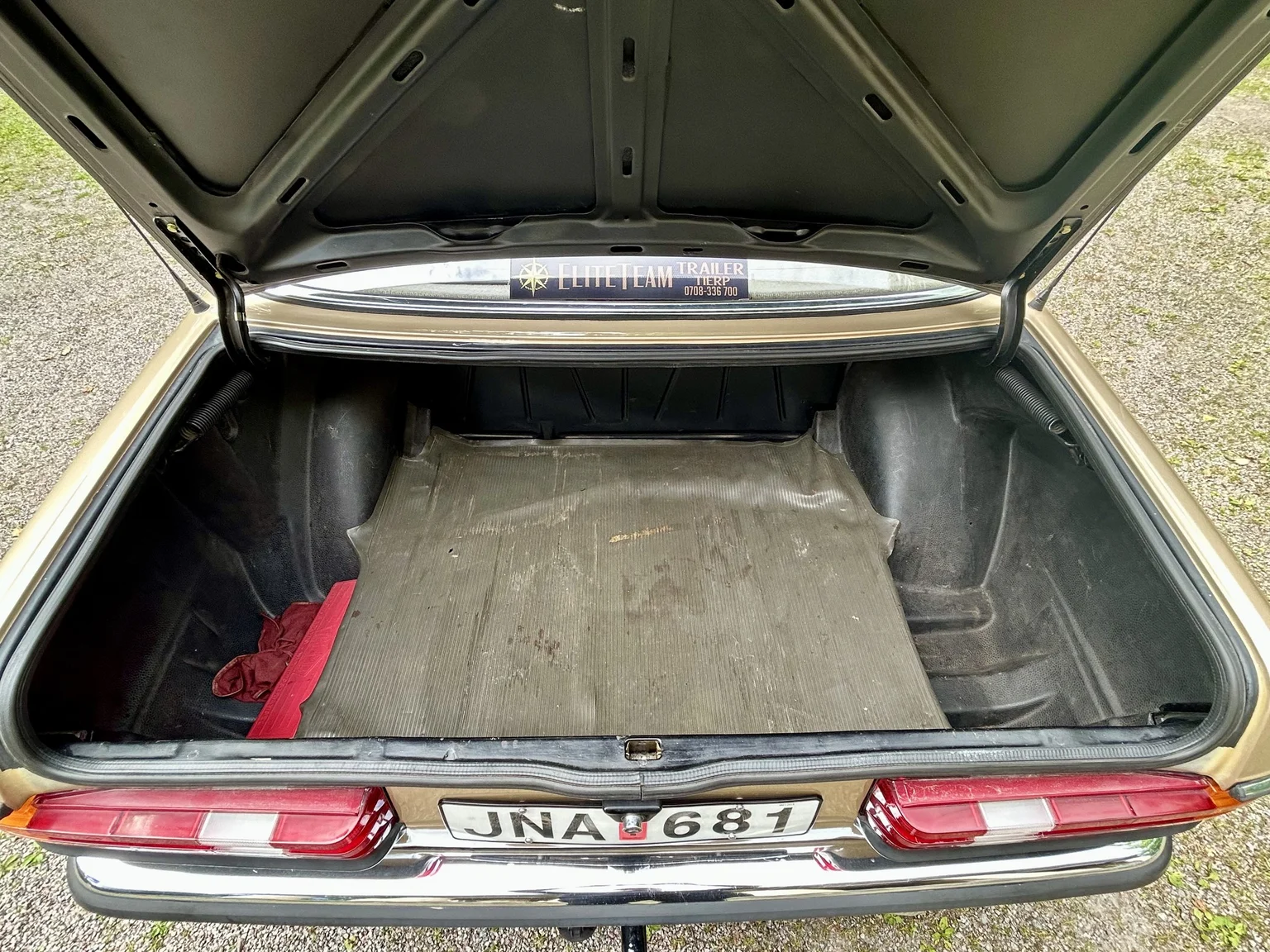 Innenraumfoto von 1976 Mercedes-Benz 300 D (25)