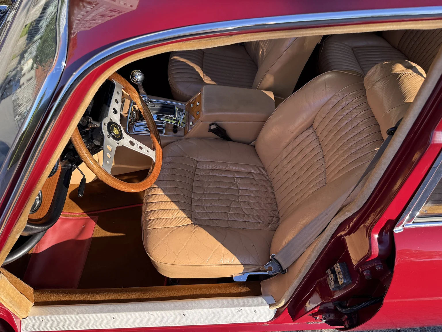 Interior image of 1970 Jaguar XJ12 Performance (12)
