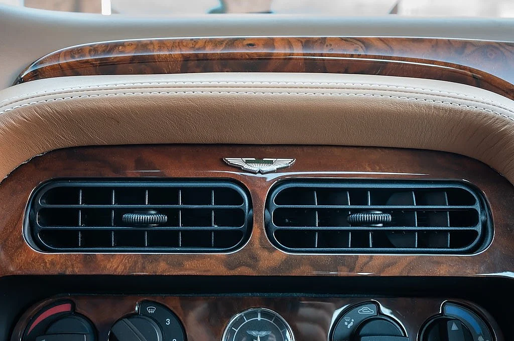 Bild von 2003 Aston Martin DB7 (25)