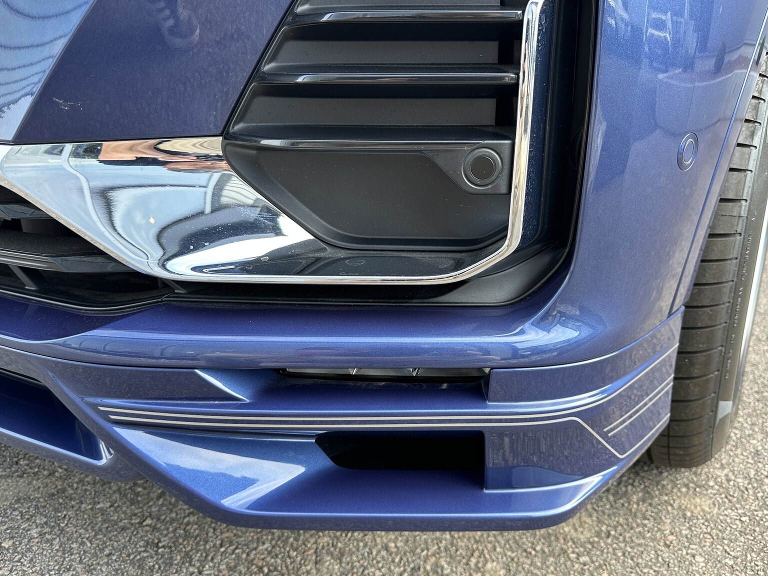 Exterior image of 2022 ALPINA XB7