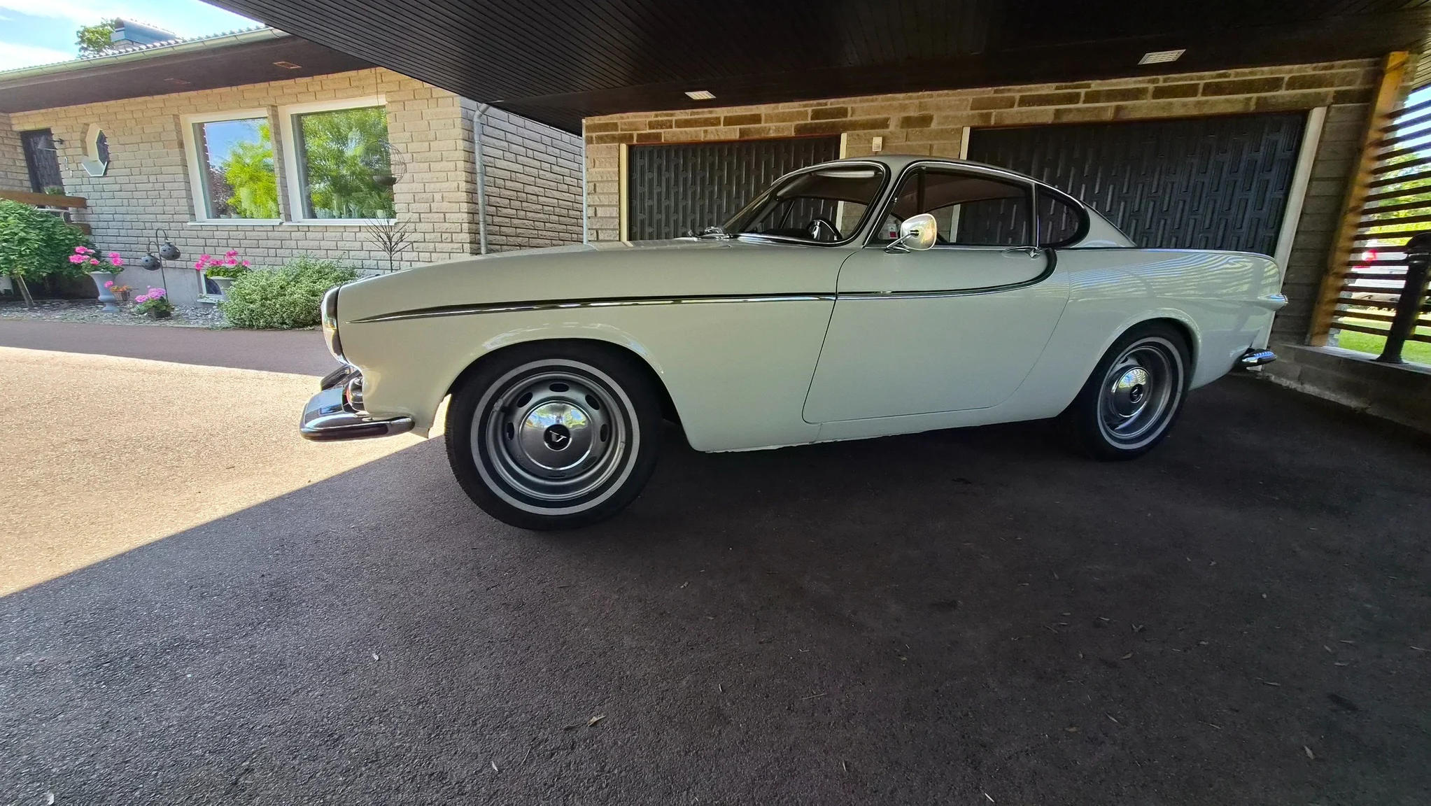 Exteriörbild på 1966 Volvo P 1800S (11)