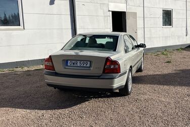 Exterior image of 1999 Volvo S80