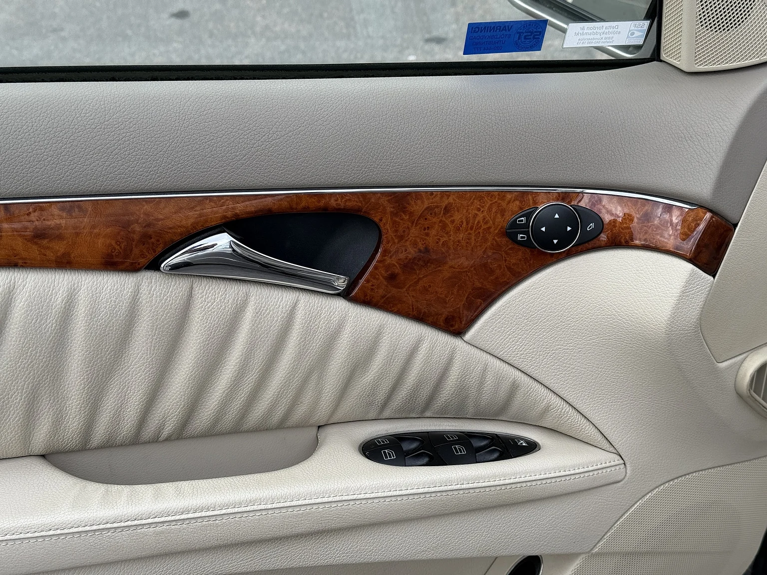 Interiörbild 2004 Mercedes-Benz E 500 7G-Tronic (16)