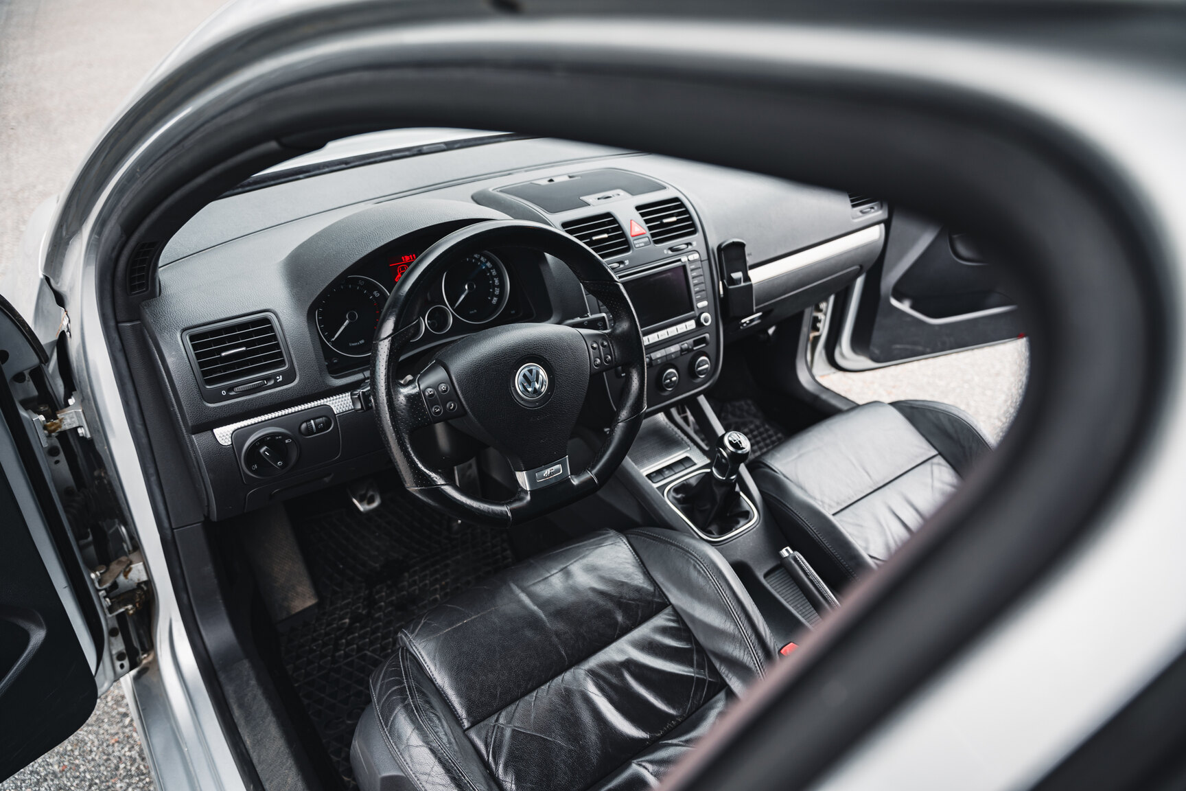 Innenraumfoto von 2007 Volkswagen Golf R32 (8)