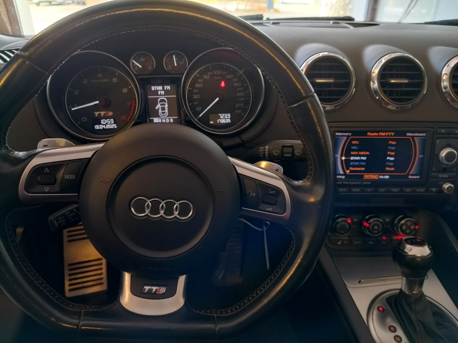 Innenraumfoto von 2009 Audi TTS Roadster