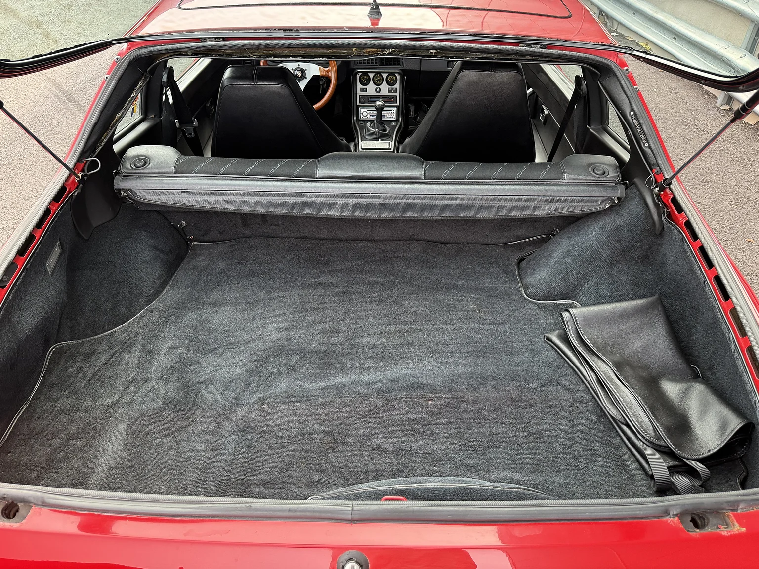 Innenraumfoto von 1984 Porsche 944 Targa (23)