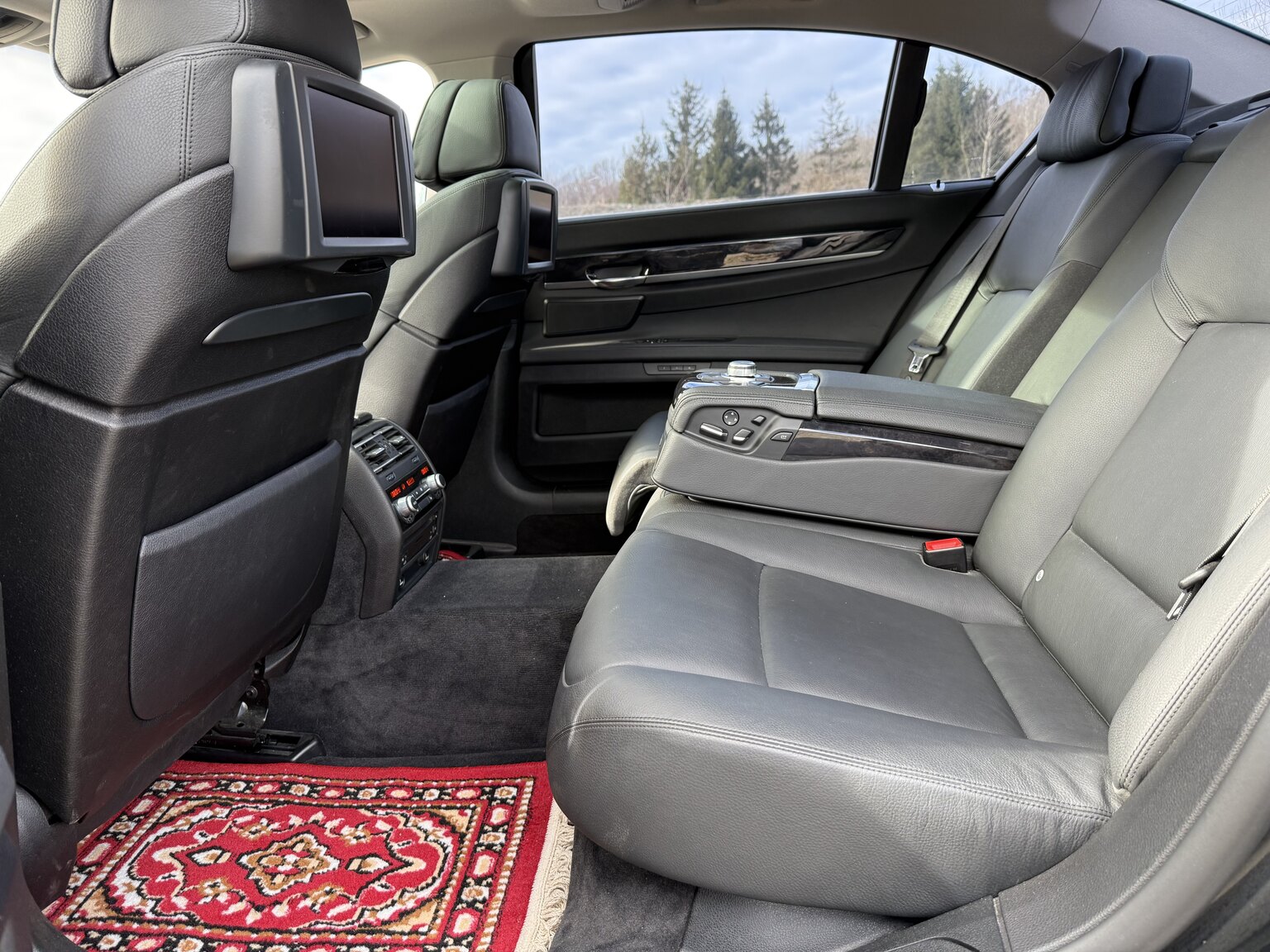 Interior image of 2009 BMW 750Li