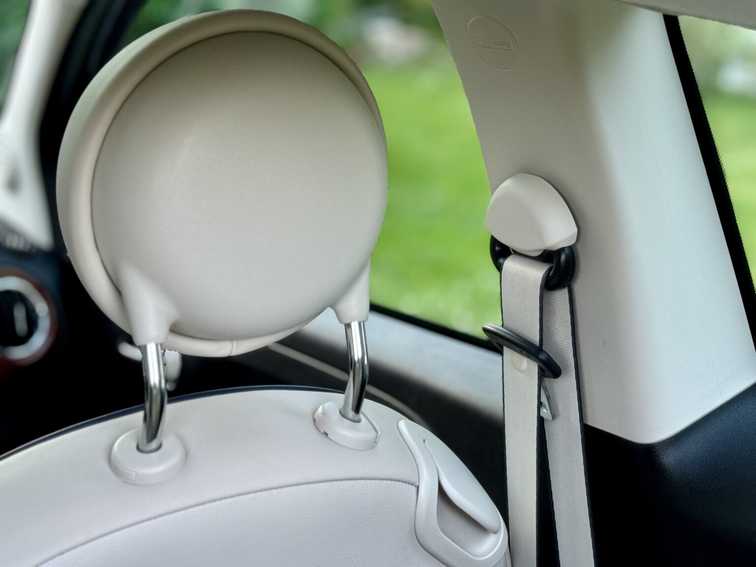 Innenraumfoto von 2017 Fiat 500 Riva