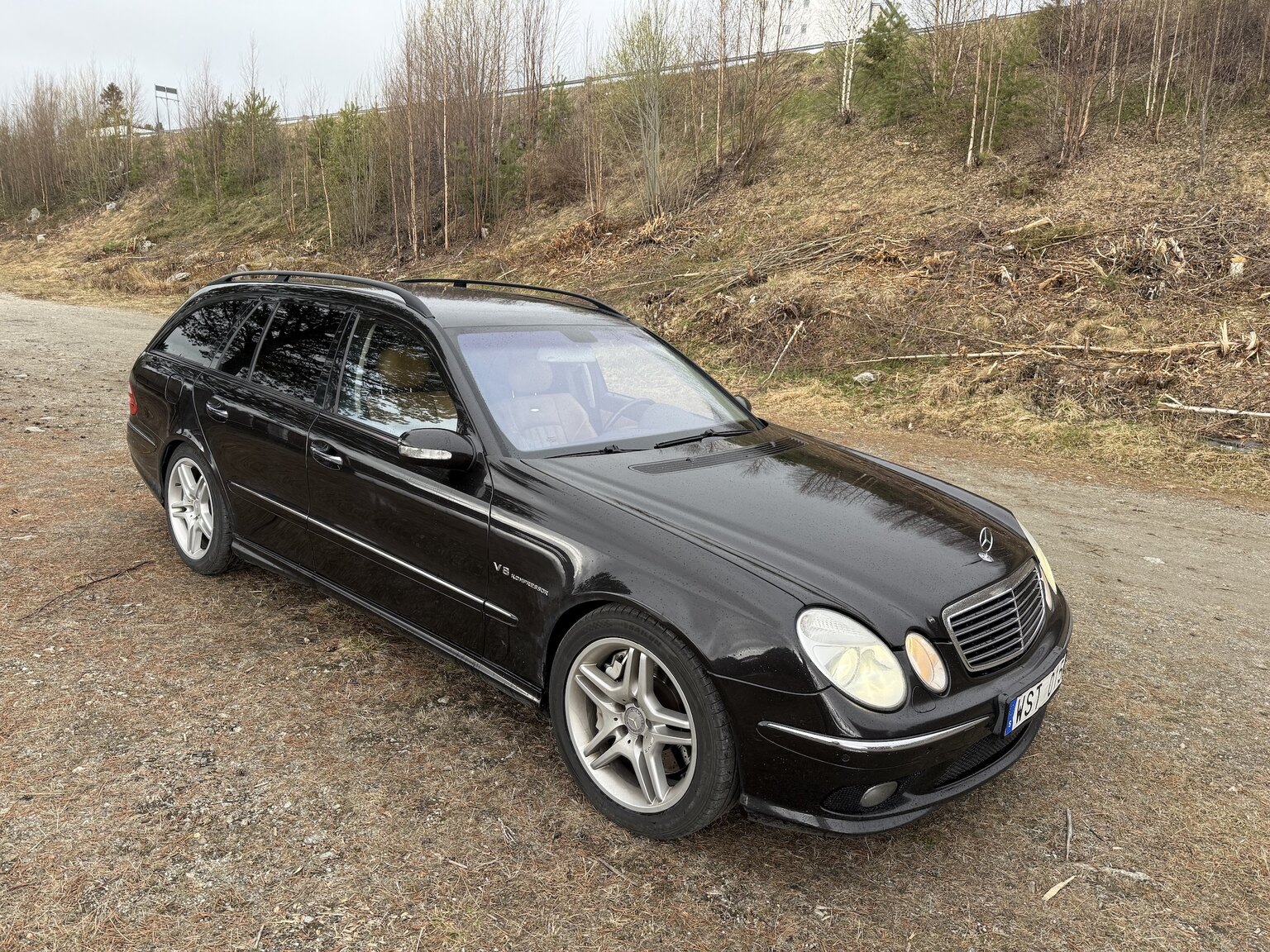 Exterior image of 2005 Mercedes-Benz E 55 T AMG