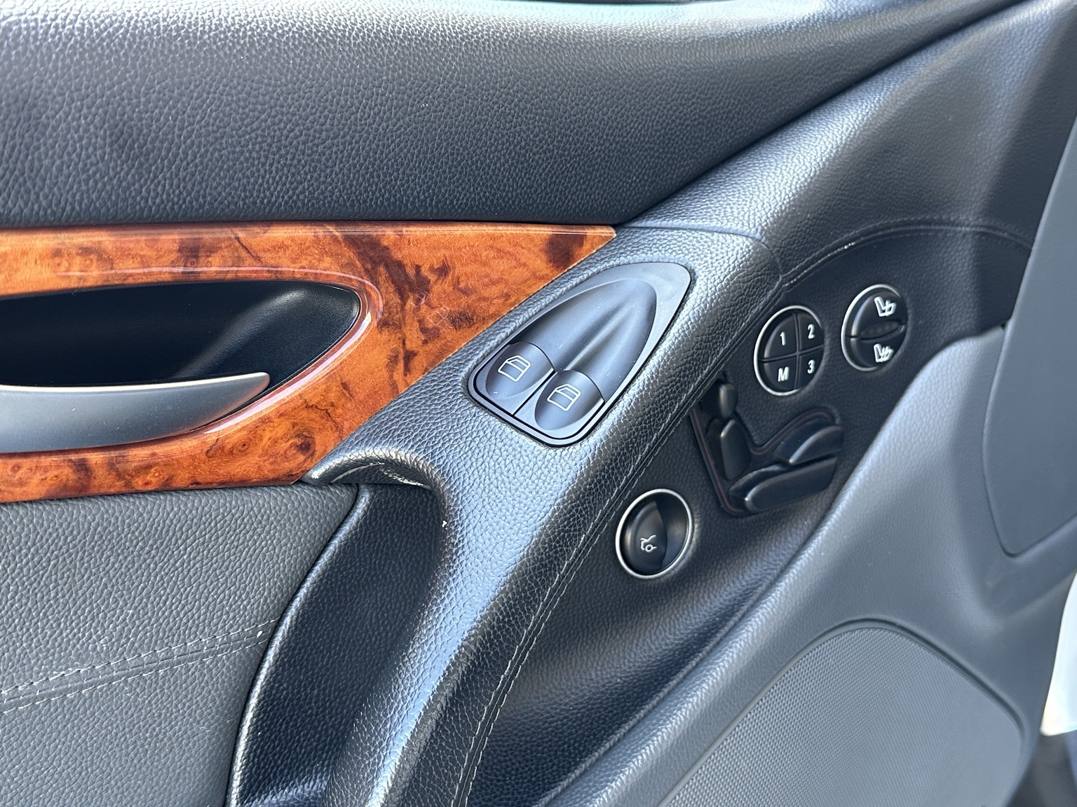 Innenraumfoto von 2002 Mercedes SL 500 (5)