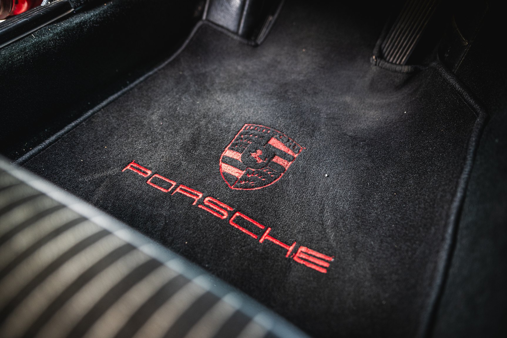 Interior image of 1988 Porsche 944