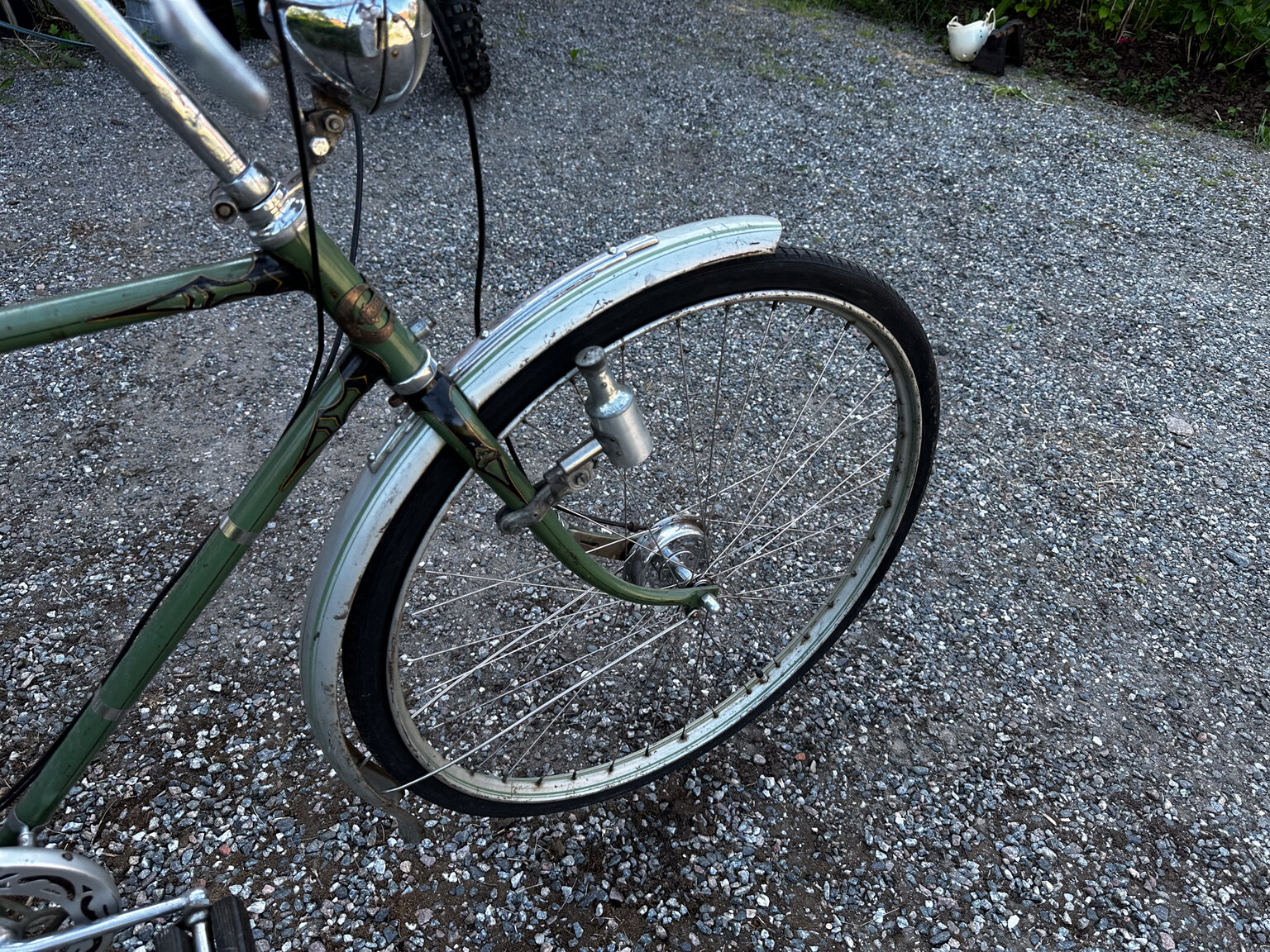 Exteriörbild på 1951 Fux med påhängsmotor