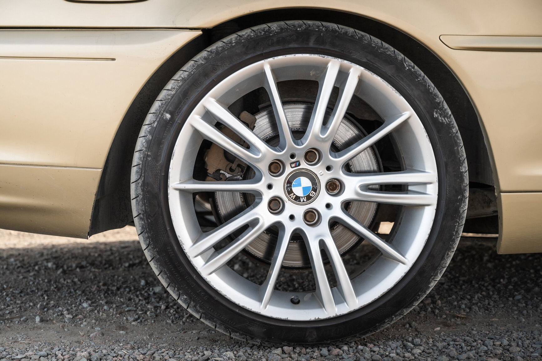 Exteriörbild på 2001 BMW 330Ci