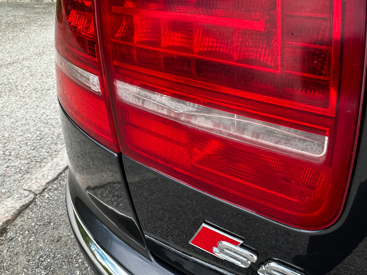 Exterior image of 2009 Audi S8 5.2 V10 FSI Quattro