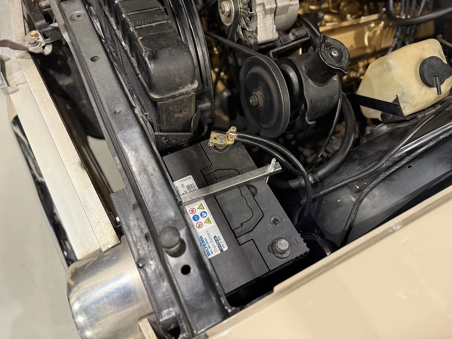 Image of 1964 Oldsmobile Cutlass Convertible (11) mechanics