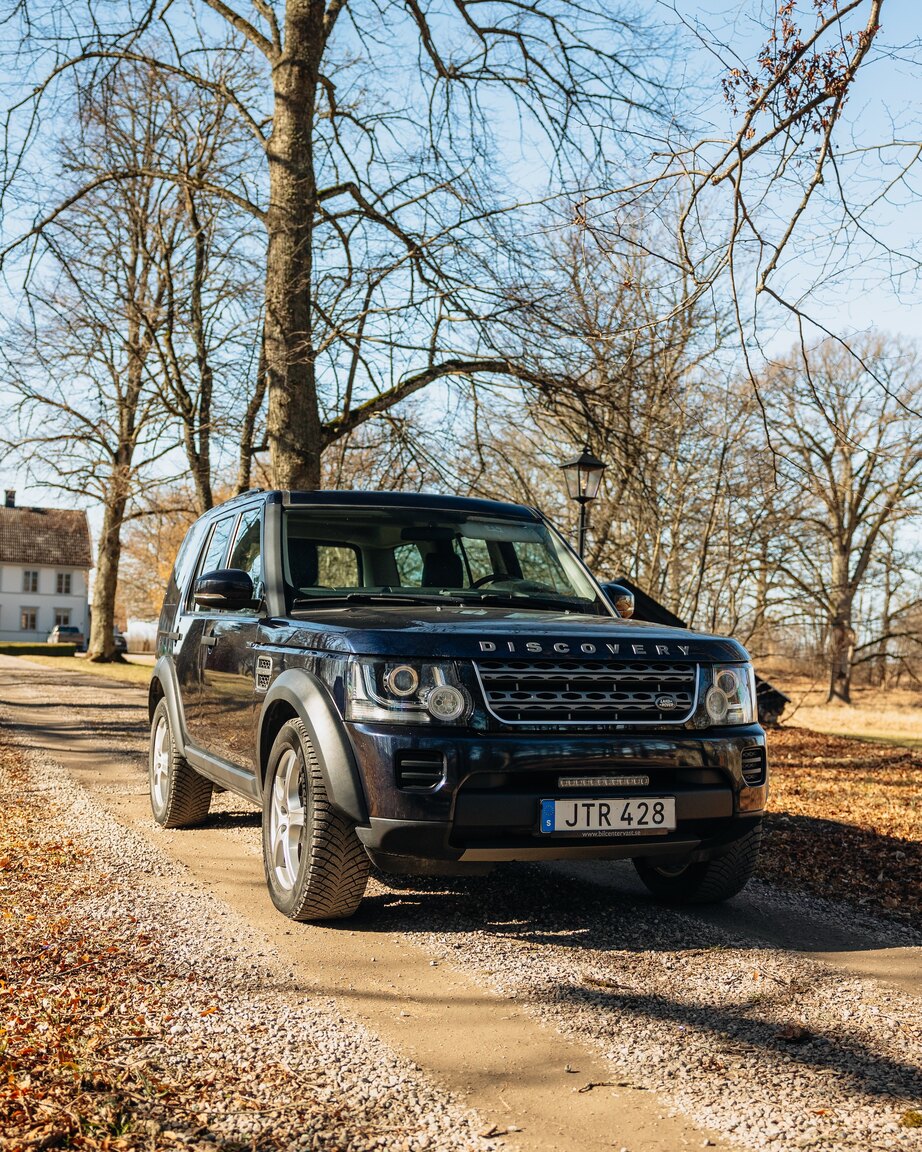 Exterior image of 2015 Land Rover Discovery 3.0 TDV6