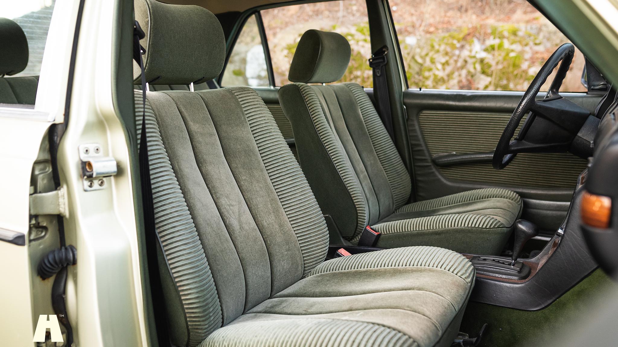 Innenraumfoto von 1985 Mercedes-Benz 200 Series 3  (14)