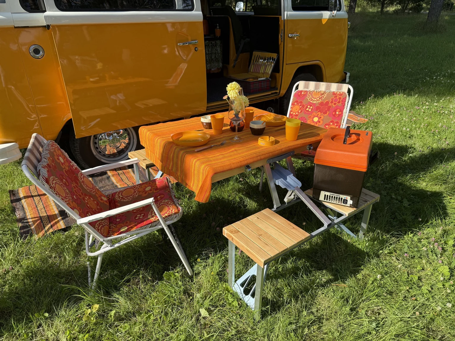 Exteriörbild på 1975 Volkswagen Transporter Campervan (66)