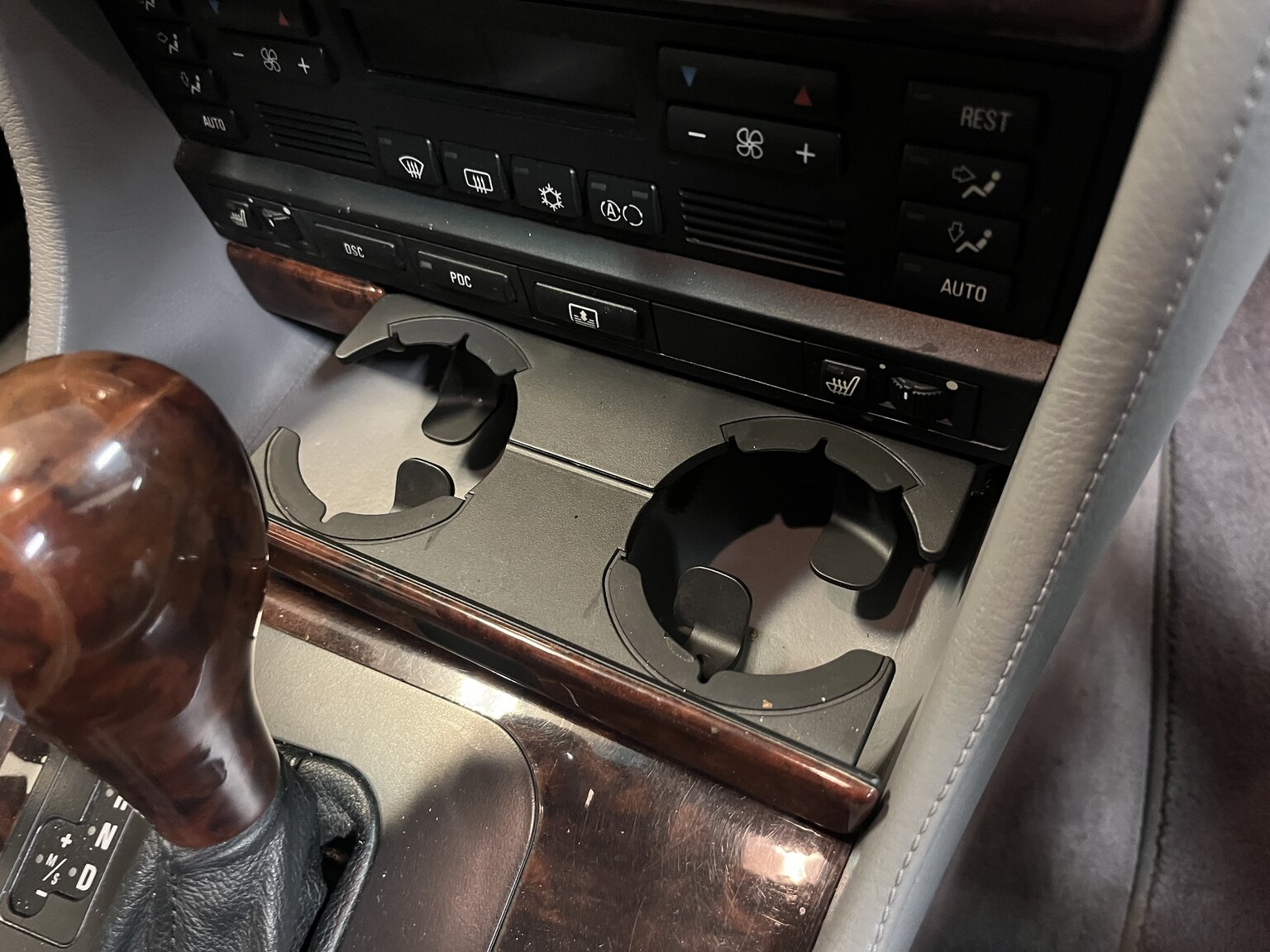 Interior image of 1996 BMW 750IA (31)