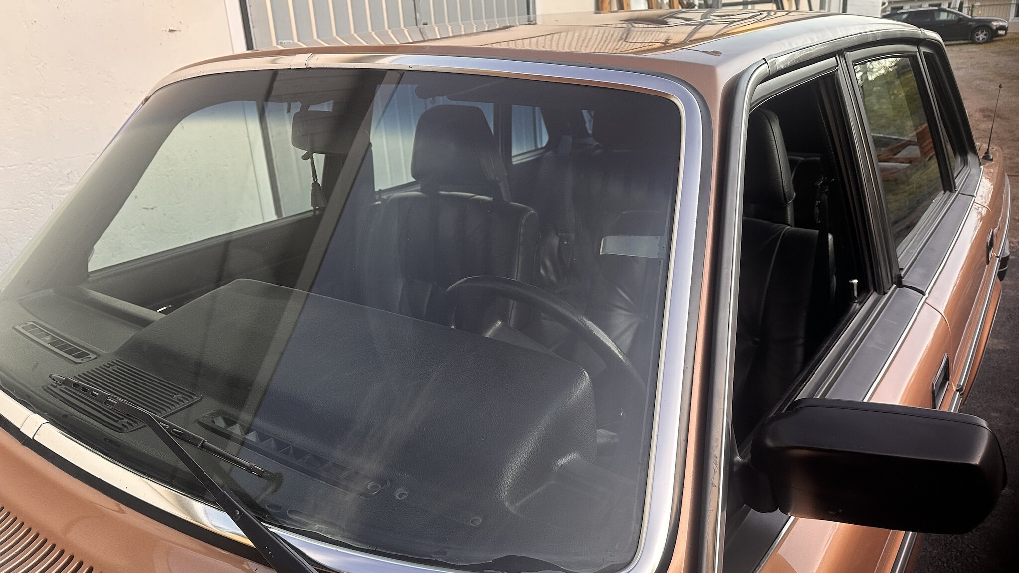 Exteriörbild på 1981 Volvo 244 GLE D6