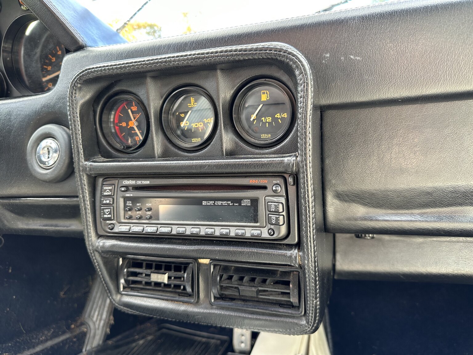 Interiörbild 1986 Ferrari 328 GTS