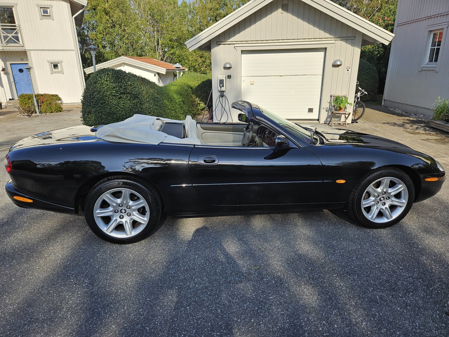 Exteriörbild på 1998 Jaguar XK8 Cabriolet