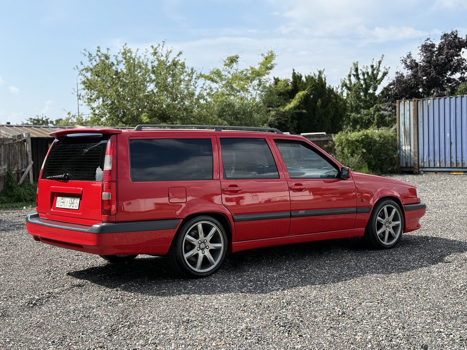 Exterior image of 1996 Volvo 850 R "T-Röd"