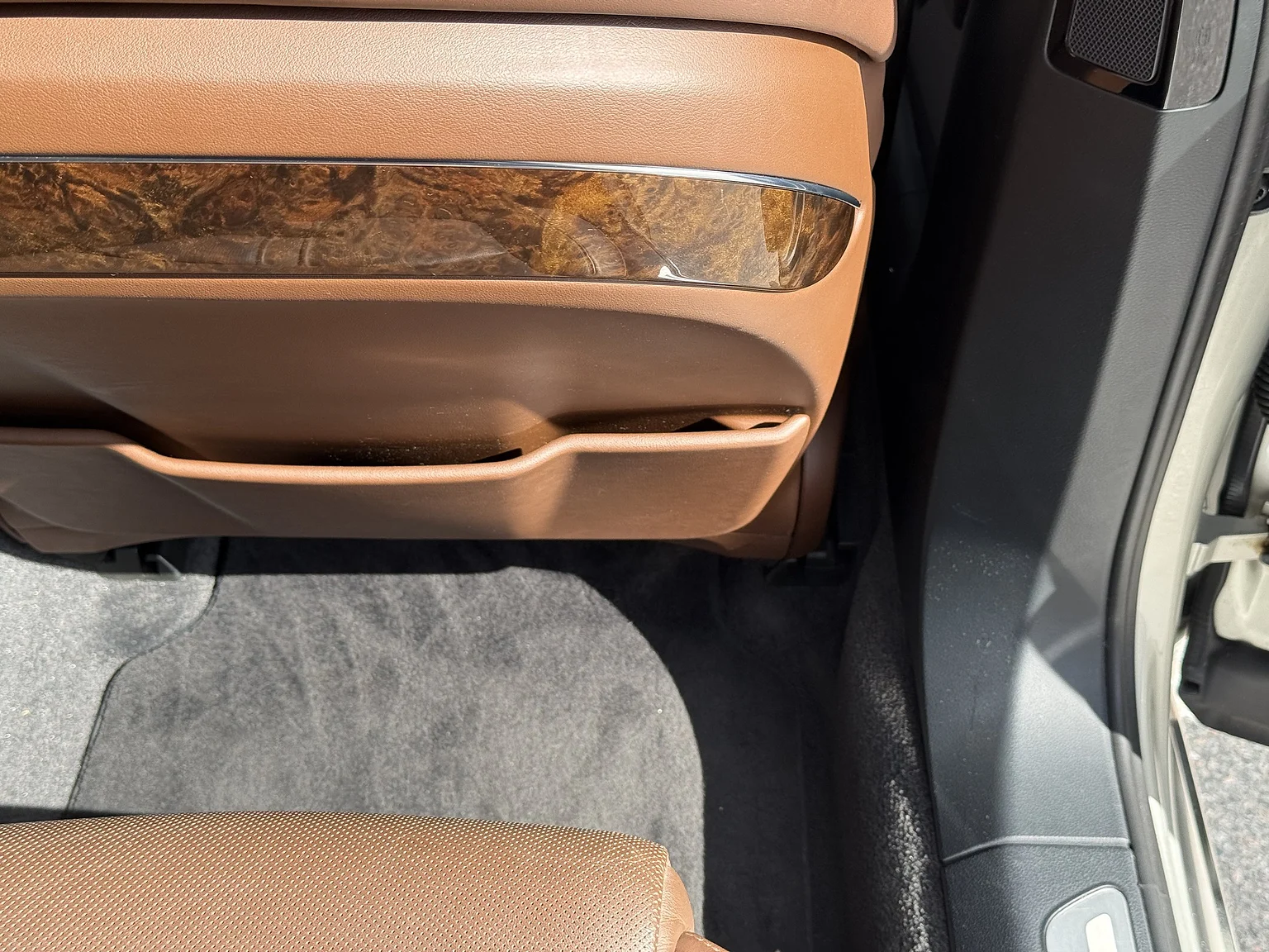Innenraumfoto von 2014 Audi A8 4.0 TFSI (88)