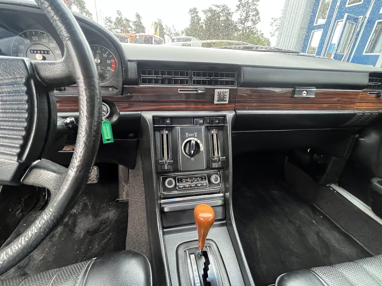 Interior image of 1975 Mercedes-Benz 280 SE