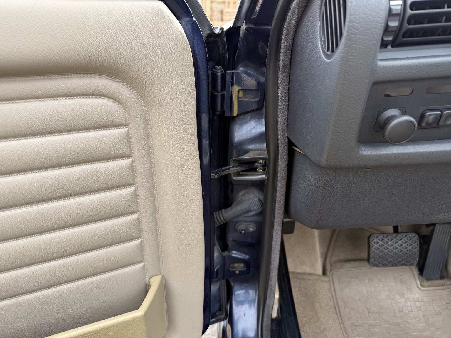 Interior image of 1987 BMW 325i Convertible