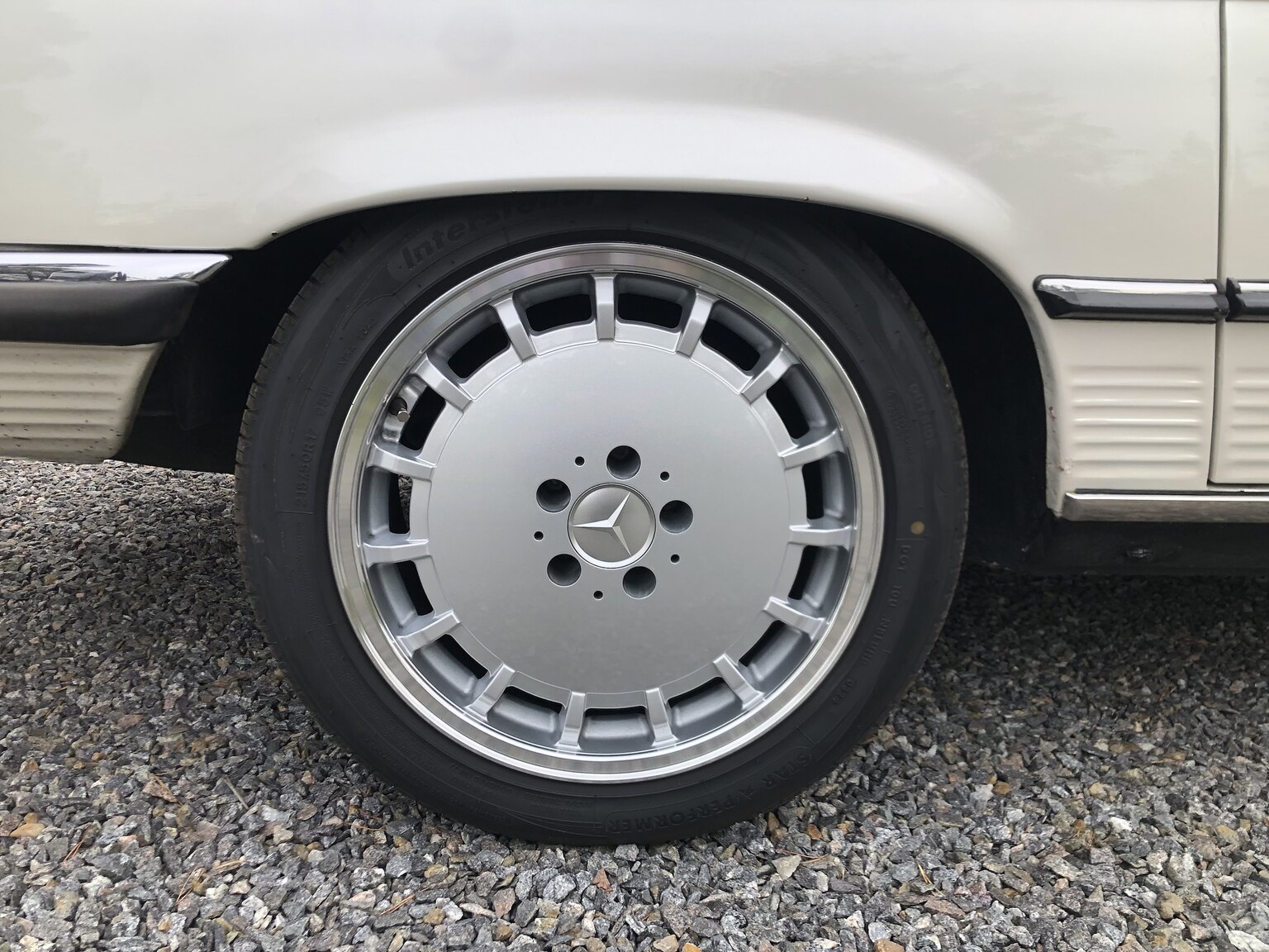 Exteriörbild på 1972 Mercedes-Benz 350 SL