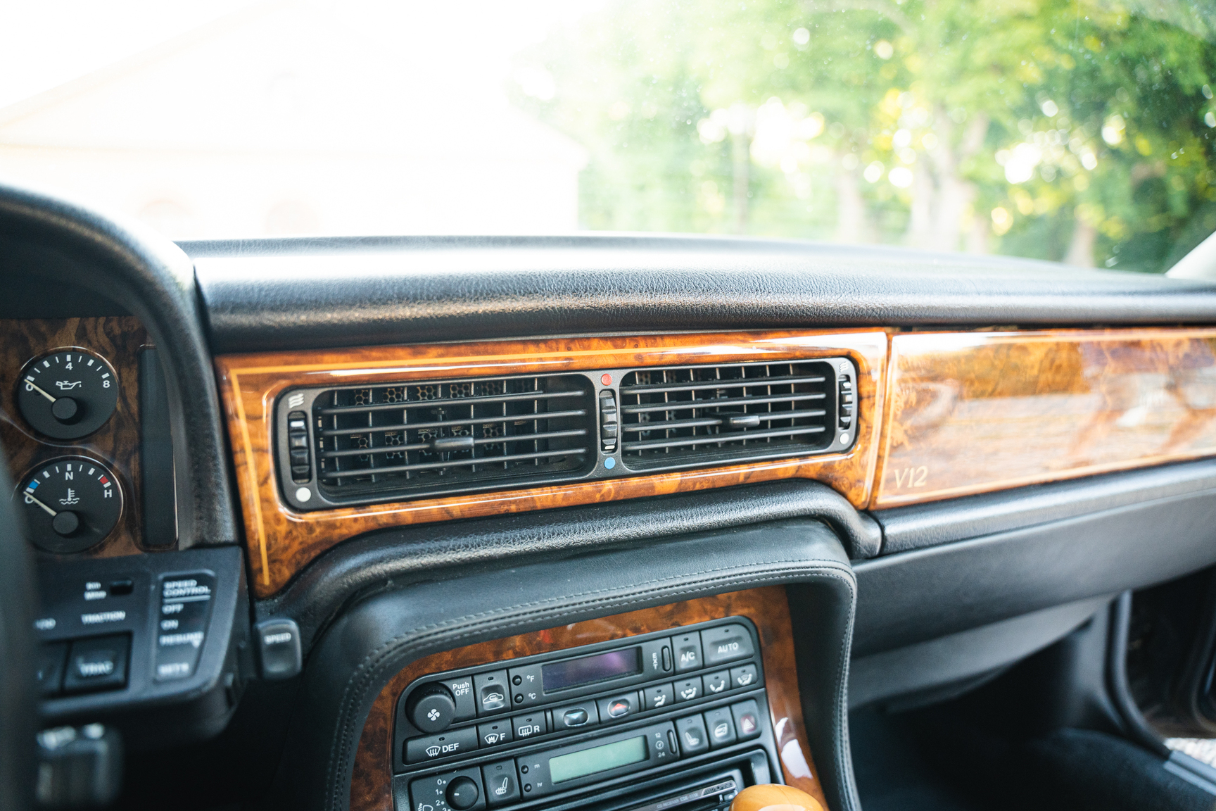 Innenraumfoto von 1995 Jaguar XJ Double SIX