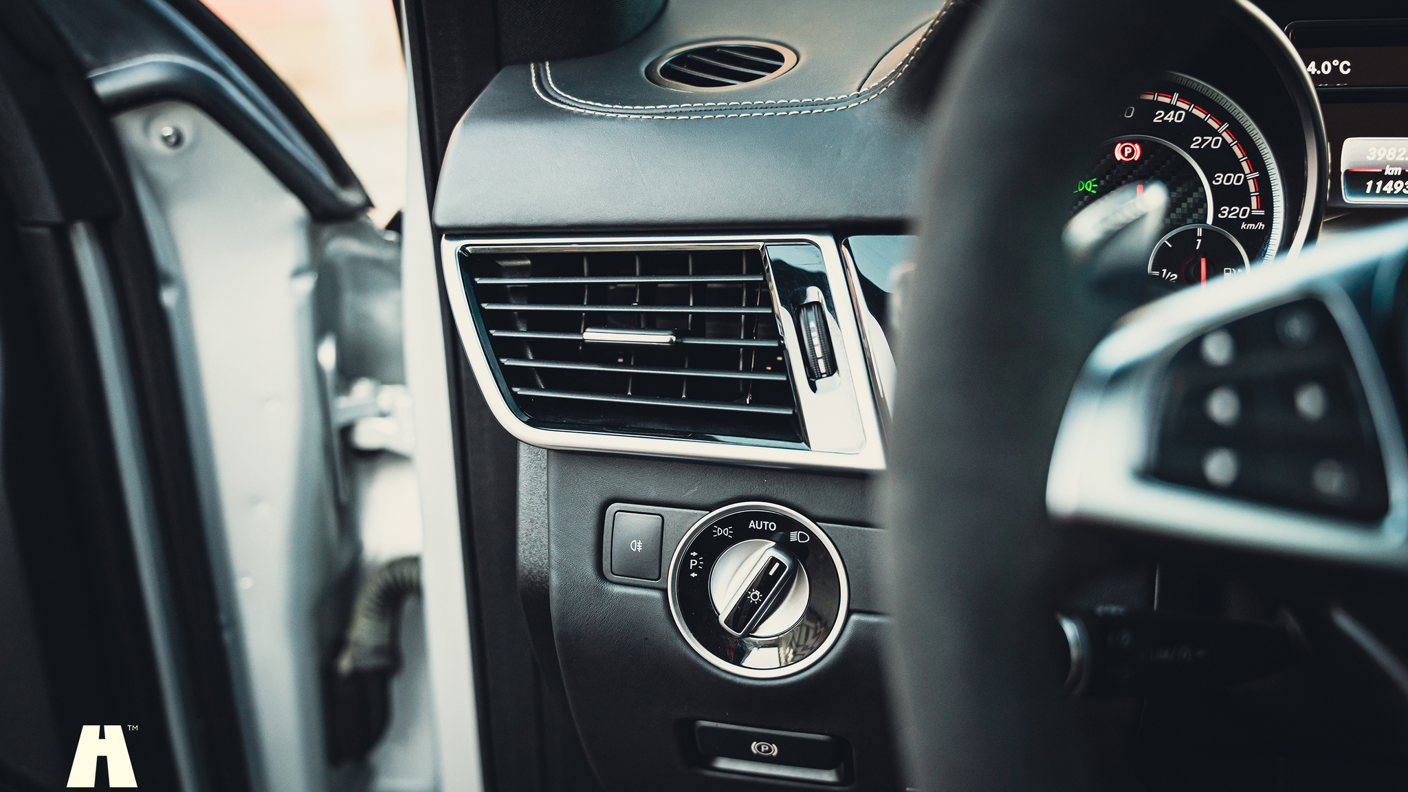 Innenraumfoto von 2017 Mercedes-Benz GLS 63 AMG (34)