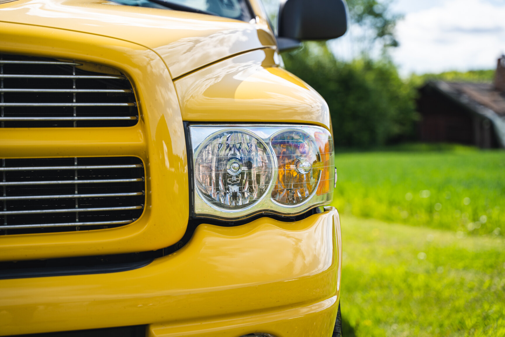Exteriörbild på 2005 Dodge Ram 1500 Bumble Bee